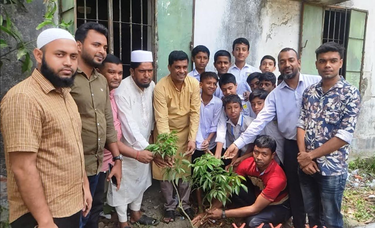 কচুয়ার পালাখাল উচ্চ বিদ্যালয়ের শিক্ষার্থীদের উদ্যোগে বৃক্ষরোপণ