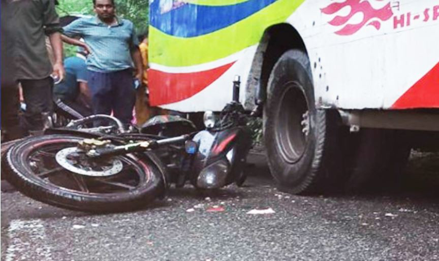 বৃষ্টি ভেজা সড়কে প্রাণ গেল দুই মোটরসাইকেল আরোহীর