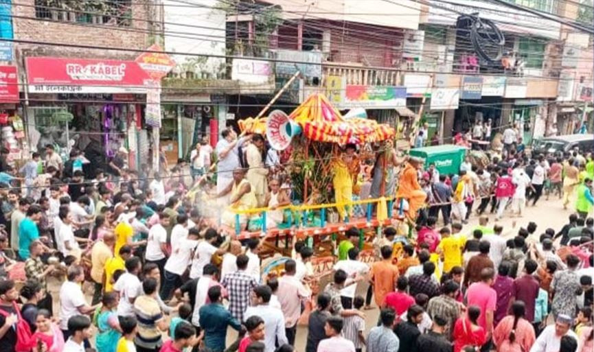 কুমিল্লায় রথযাত্রা উৎসবে লাখো মানুষের ঢল