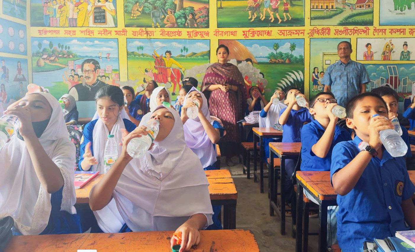 কুমিল্লা জেলা প্রশাসকের নির্দেশে শিক্ষার্থীদের জন্য চালু হলো ‘পানি ঘণ্টা’