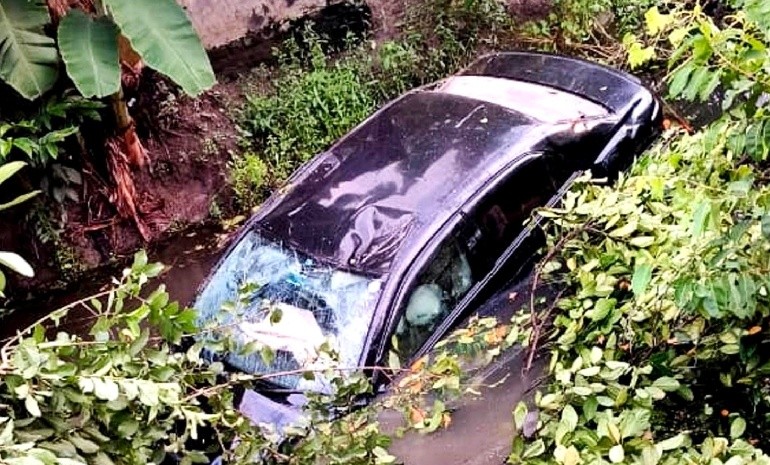কুমিল্লায় প্রাইভেটকার চাপায় প্রাণ গেল মা ও মেয়ের