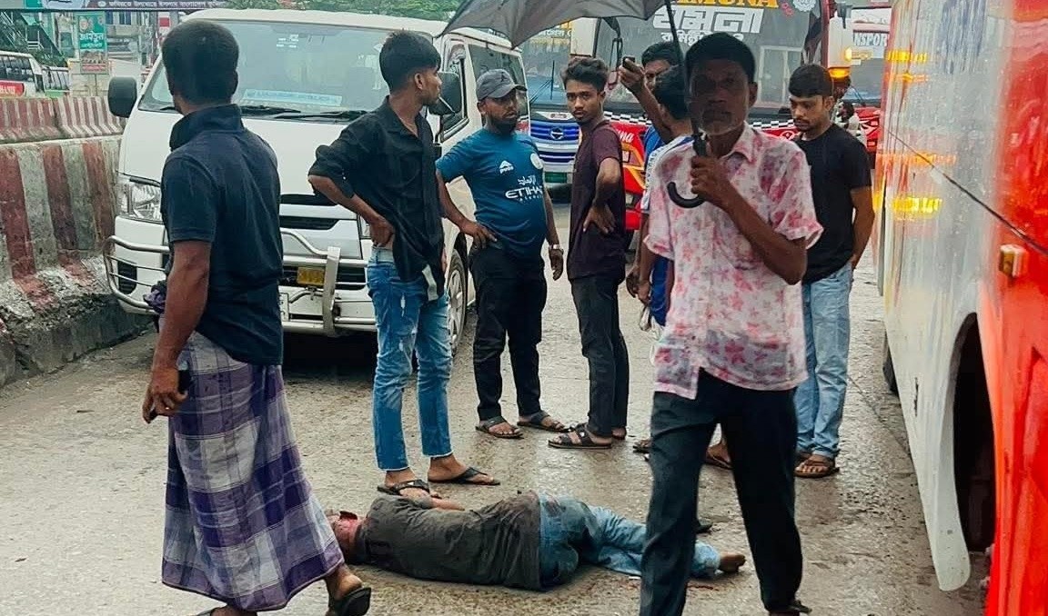 কুমিল্লায় এশিয়া বাস চাপায় প্রাণ গেল তিশা ট্রান্সপোর্টের সুপারভাইজার