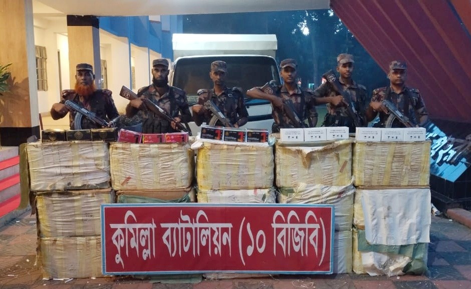 কুমিল্লায় ৫ কোটি টাকার ভারতীয় মোবাইল ডিসপ্লে জব্দ করেছে বিজিবি