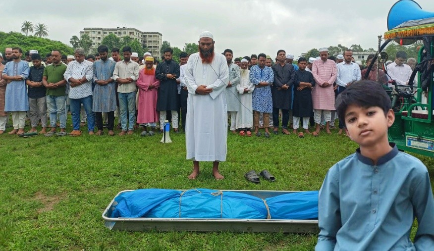 আমার ছেলে কোনো ভুল করে থাকলে ওকে মাফ করে দিয়েন: অপ্রতীমের বাবা