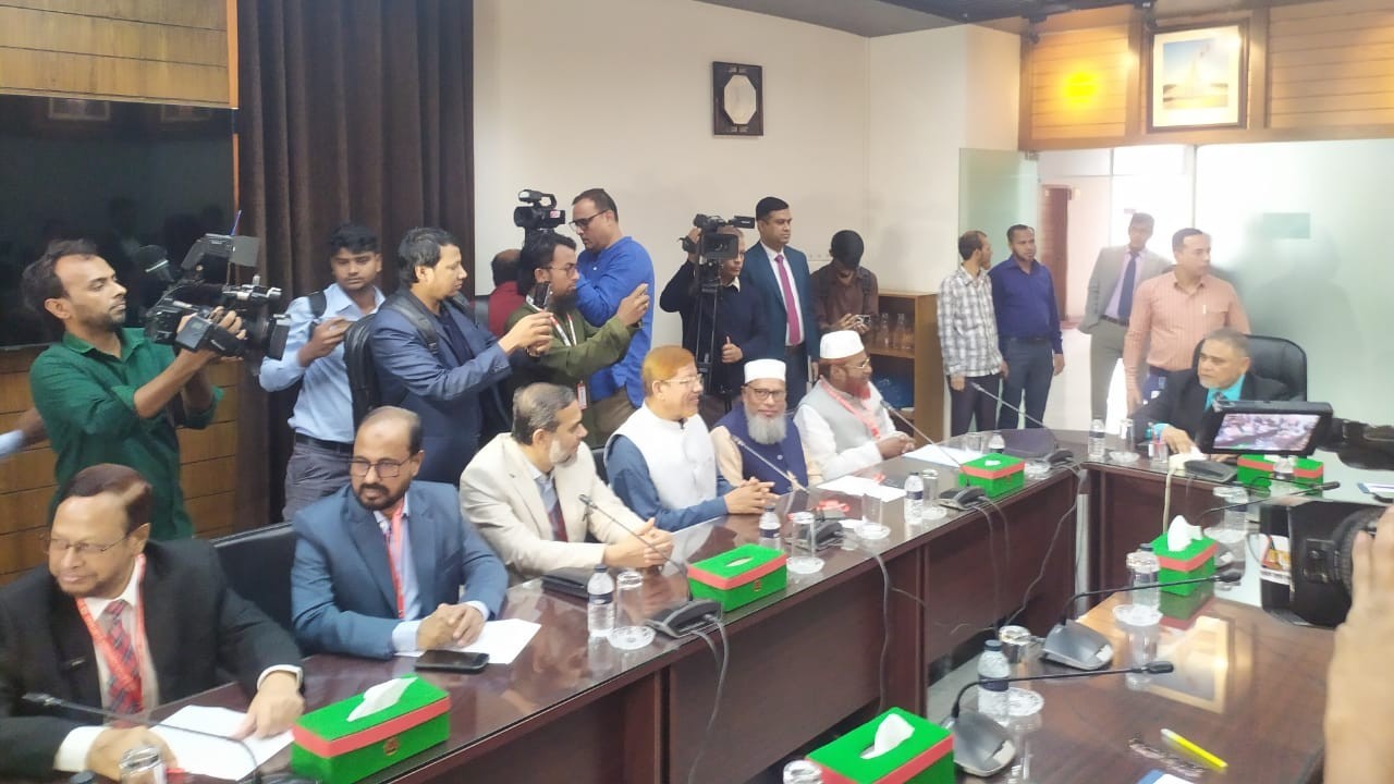 জামায়াত প্রতিনিধি দলের সঙ্গে নির্বাচন কমিশনের বৈঠক অনুষ্ঠিত