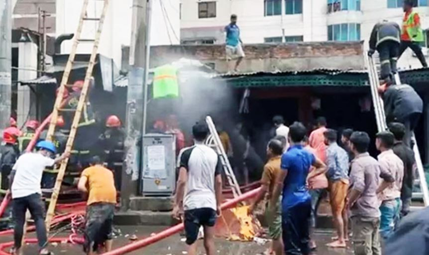 রাজধানীর কারওয়ান বাজারের আগুন নিয়ন্ত্রণে