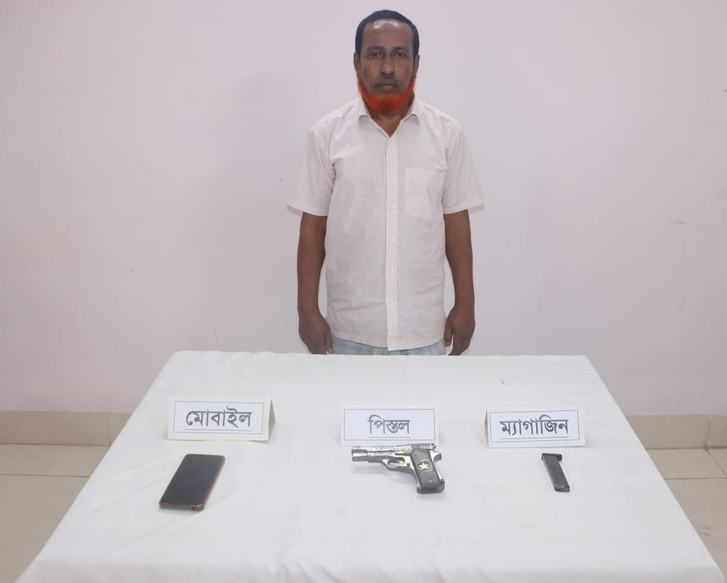 কুমিল্লায় সেনাবাহিনীর রাতভর অভিযানে পিস্তলসহ খোকন মিয়া গ্রেফতার
