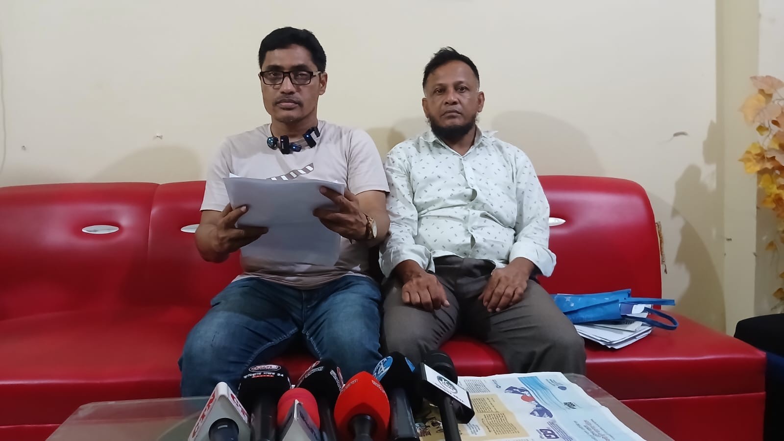 কুমিল্লায় ক্যান্সার আক্রান্ত বাবার চিকিৎসার টাকার জমি নিয়ে প্রতারণার অভিযোগ, প্রাণনাশের শঙ্কায় পরিবারের সংবাদ সম্মেলন