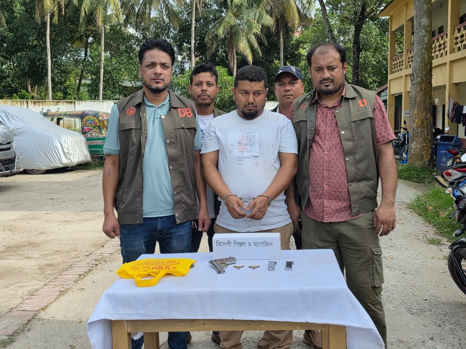 কুমিল্লা নগরীতে স্কুল ছাত্র ইথান গুলিবিদ্ধের ঘটনায় মূলহোতা বিদেশি পিস্তলসহ অপু গ্রেপ্তার