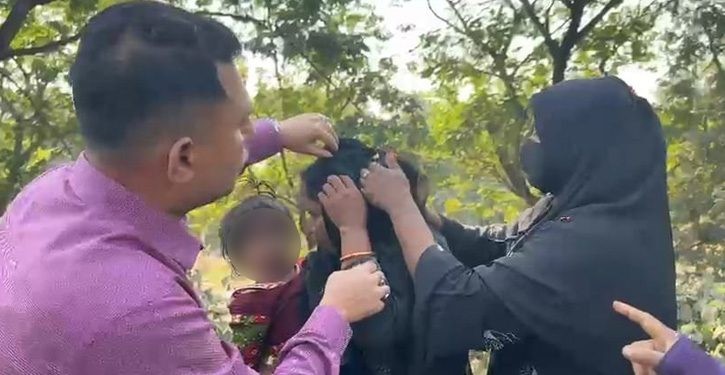 নারীর চুলের খোপা থেকে ২ হাজার পিস ইয়াবা উদ্ধার