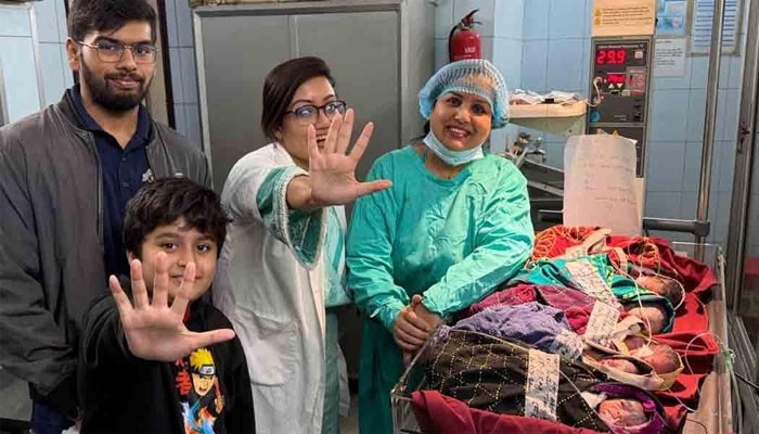 দশ বছরের অপেক্ষার পর একসঙ্গে পাঁচ সন্তানের জন্ম দিলেন নারী